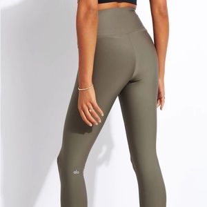 High Waisted Airlift ALO YOGA legging - Medium - Olive Branch